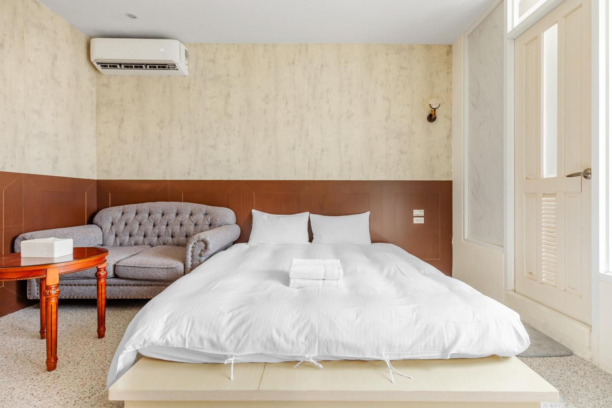 32小巷弄 Hotell Tainan Exteriör bild