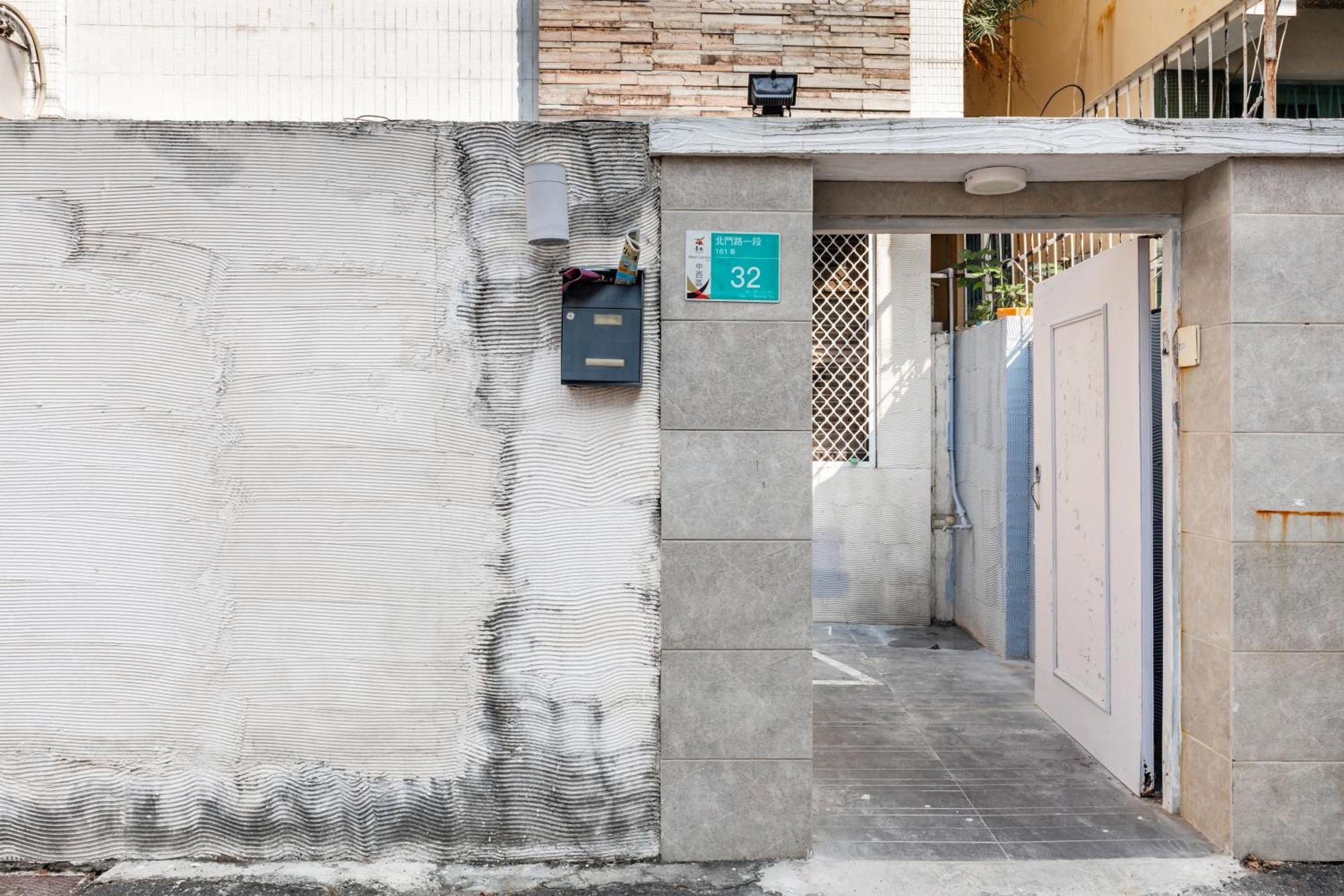 32小巷弄 Hotell Tainan Exteriör bild